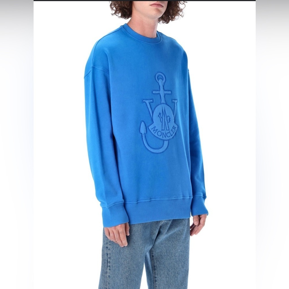 ✨HOST PICK✨
MONCLER CREWNECK SWEATSHIRT
Garment code:
33867436NXIV - Picture 3 of 14